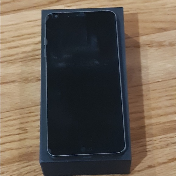 LG G6 phone - Picture 2 of 4